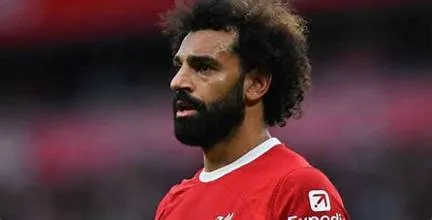 محمد صلاح يقود ليفربول للقب رغم غياب الشارة