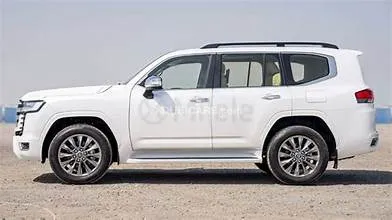 مواصفات لاند كروزر هايبرد LC300 بعد طرحها لأول مرة بالمنطقة