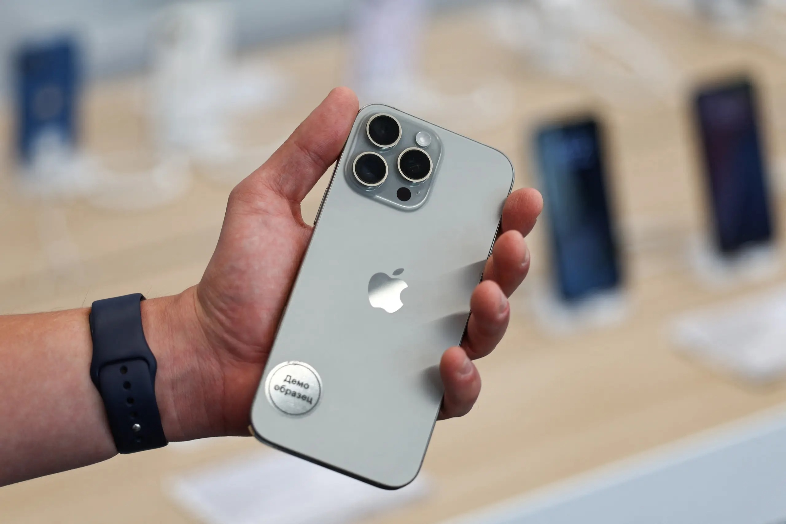 ما هي أبرز مواصفات iphone 17 pro max؟