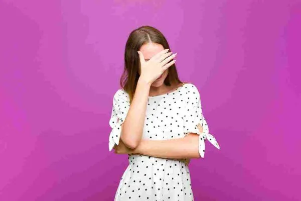 ما هو توتر الإثنين؟ أعراض جسدية ونفسية غير متوقعة