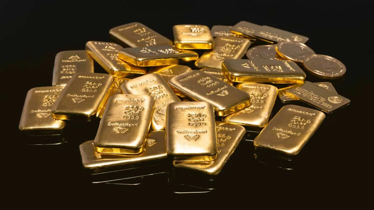 لماذا ارتفع سعر الذهب اليوم؟ عيار 21 يصل إلى 4690 جنيهًا