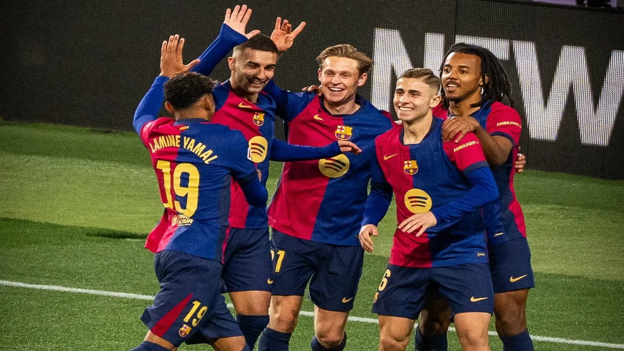 حكم مباراة برشلونة وكومو